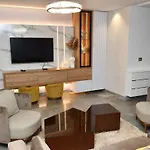 Luxurious Stella 2-Bedroom Apartment With Pool