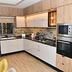 Luxurious Stella 2-Bedroom Apartment With Pool
