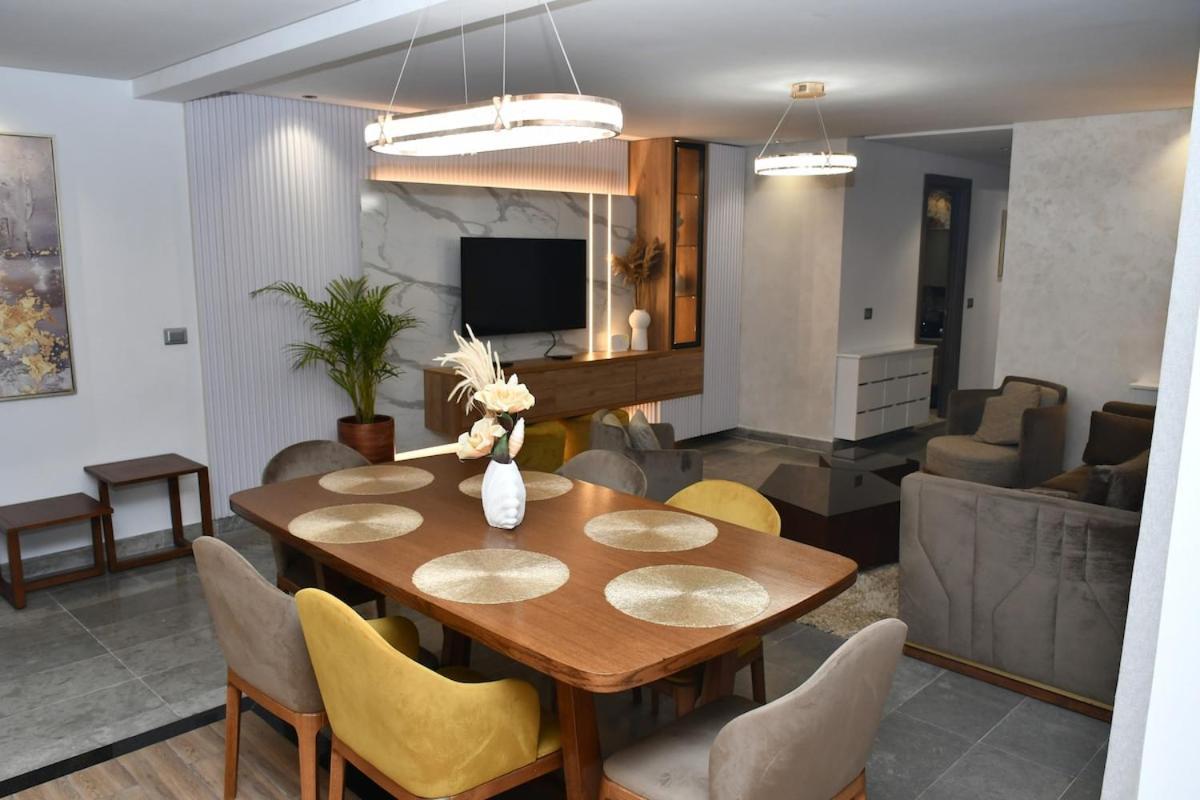 Luxurious Stella 2-bedroom With Pool Apartment *