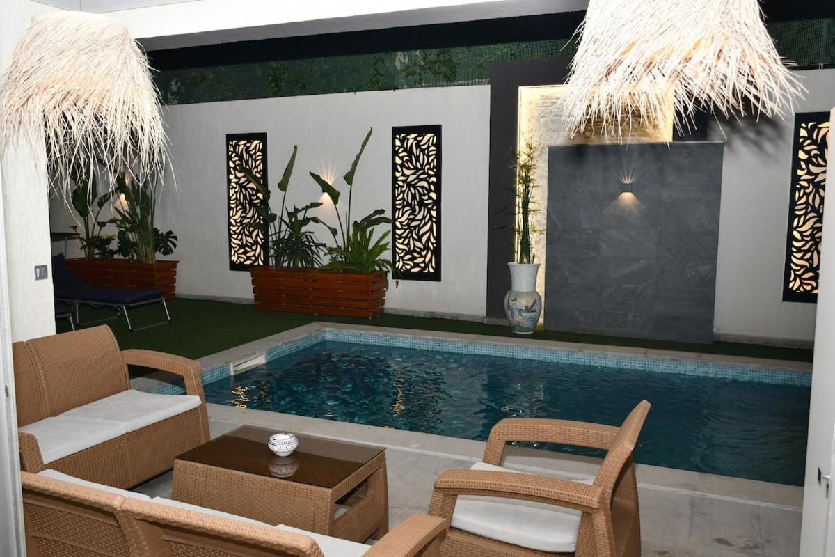 Luxurious Stella 2-bedroom With Pool Apartment *